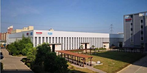武漢新光新品亮相城市管線(xiàn)展 廂式清洗車(chē)與極光系列清洗吸污車(chē)引領(lǐng)行業(yè)革新